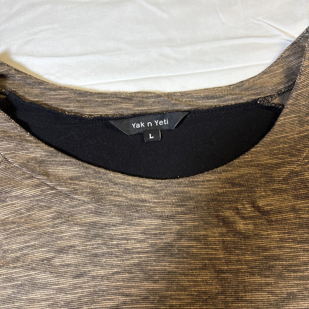 Yak N Yeti Brown & Black Crepe Textured Long Sleeve Lagenook Top Women's Size L - Picture 4 of 8